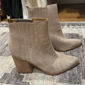 Lightly used Marc Fisher Booties